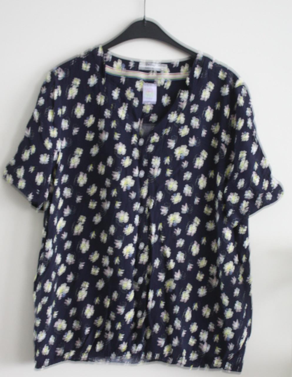 Bloesje met bloemen print maat L