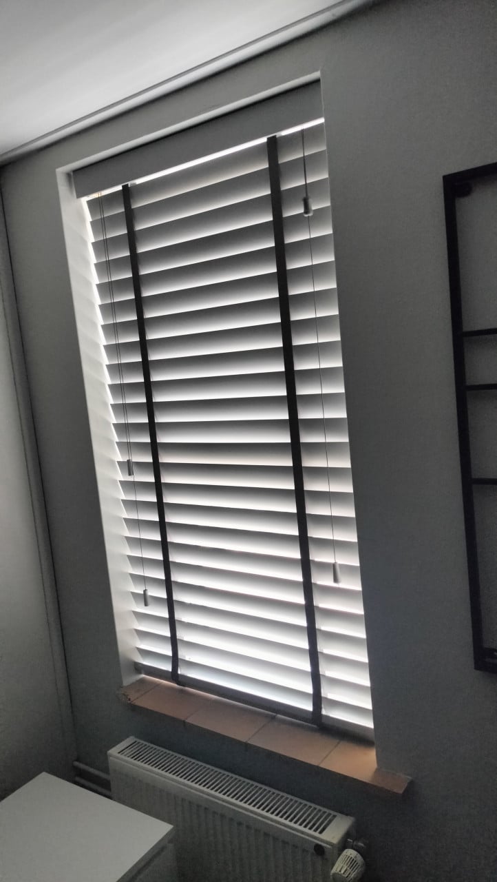 2 stuks Jasno. Blinds / houten luxaflex