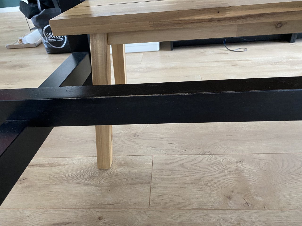 Mooie grote eettafel (incl. bankjes)