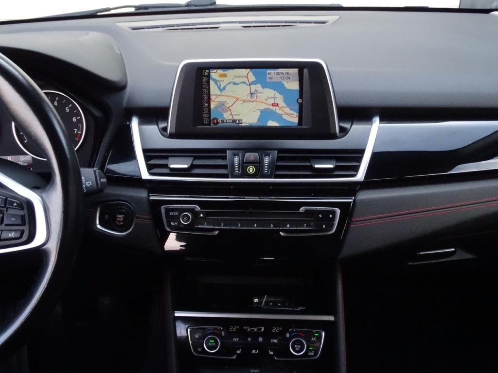 BMW 2-serie active tourer 218i executive | stoelverwarming | navi | bluetoo