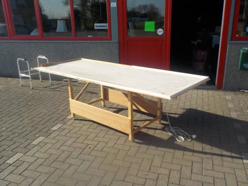 Grote werktafel / puzzeltafel / of treintjes op te laten rijden 245 x 105cm