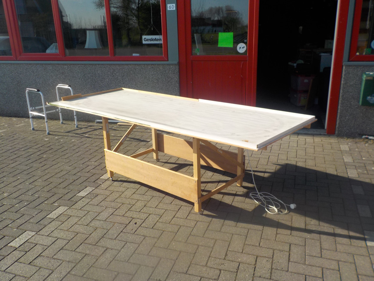 Grote werktafel / puzzeltafel / of treintjes op te laten rijden 245 x 105cm
