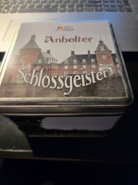 Blik met een afbeelding van Wasserburg Anholt, 11.5x11.5x9 cm
