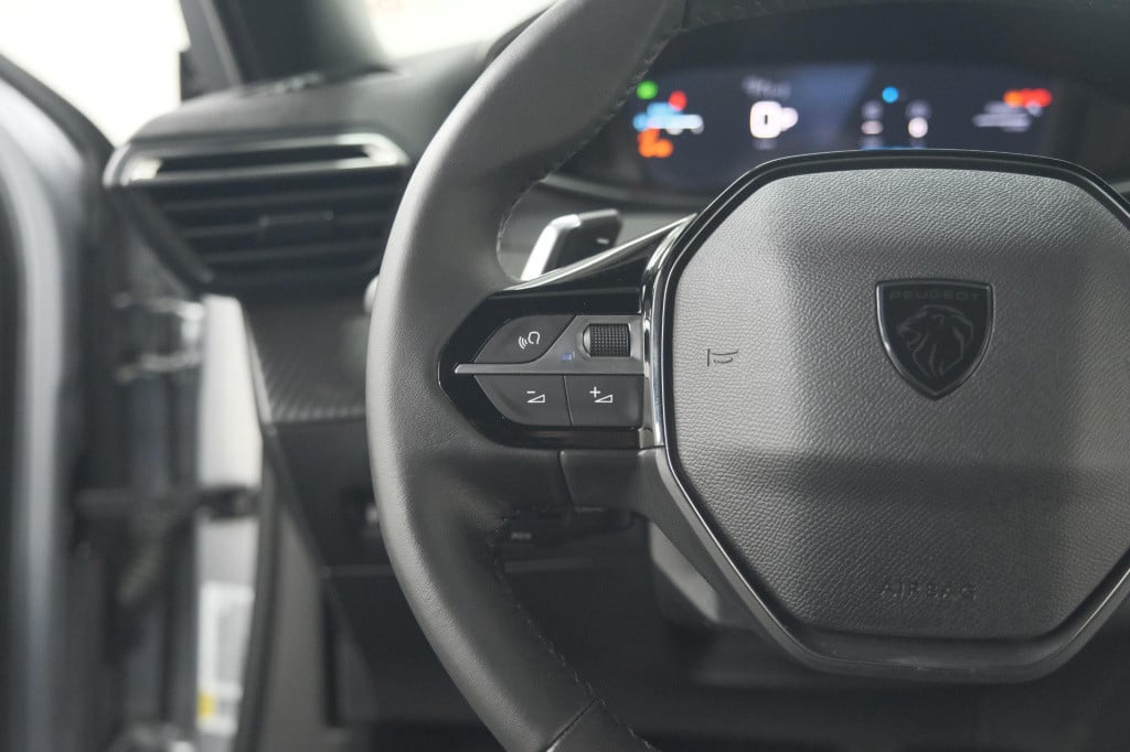 Peugeot 2008 1.2 hybrid 136 allure | 360 camera | dodehoekdetectie | naviga