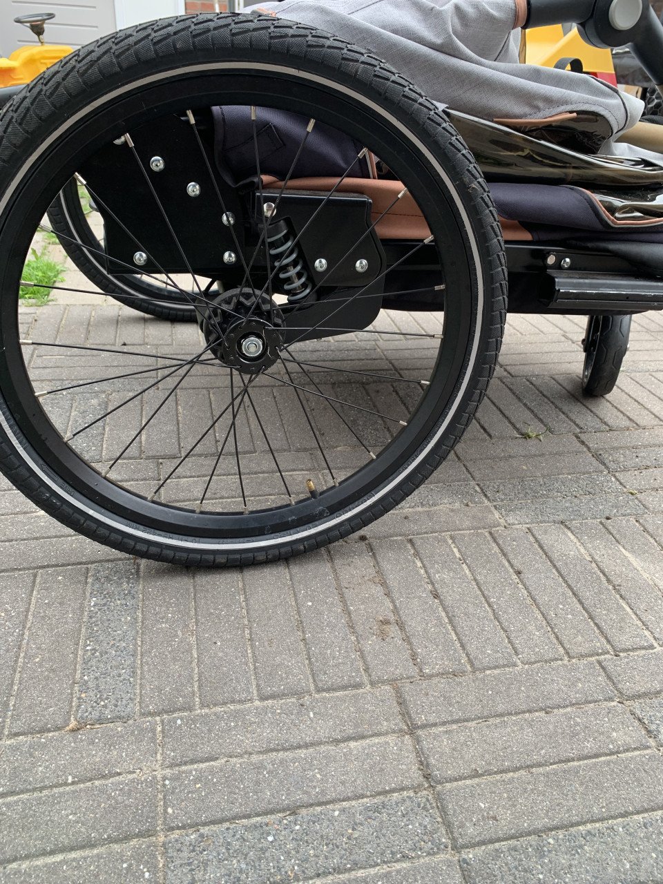 Bobike 2-in-1 fietskar en wandelwagen - zwart/bruin