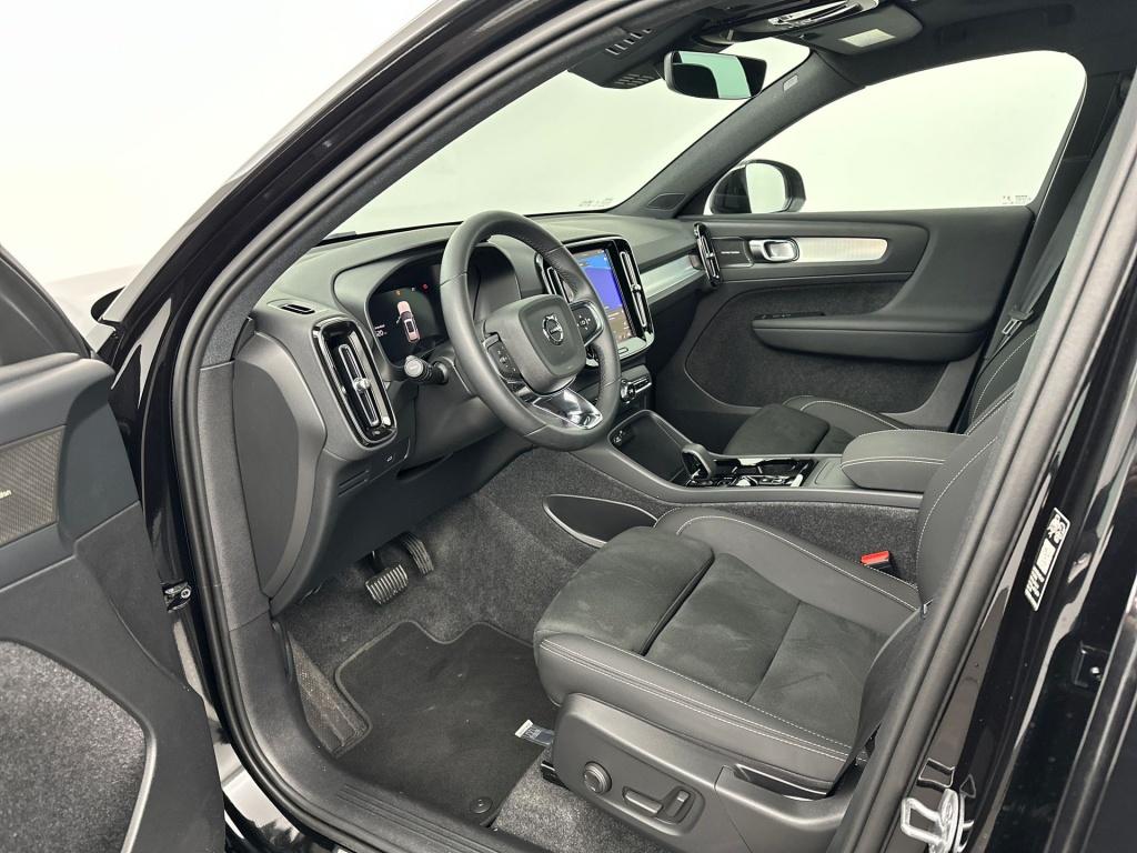Volvo XC40 b4 197pk plus dark| camera| trekhaak| adap.cruise| h&k audio| pa
