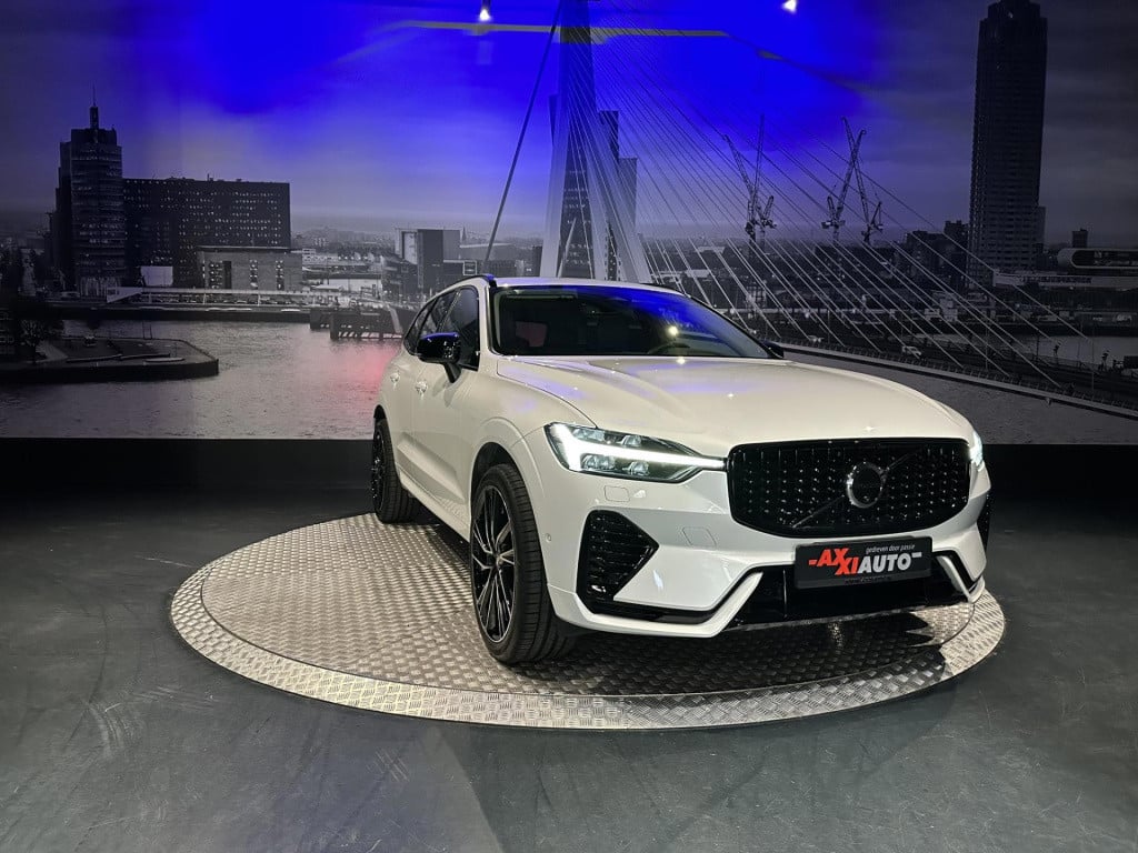 Volvo XC60 2.0 t6 plug-in hybrid awd plus dark *pano*hksound*leder*memory*