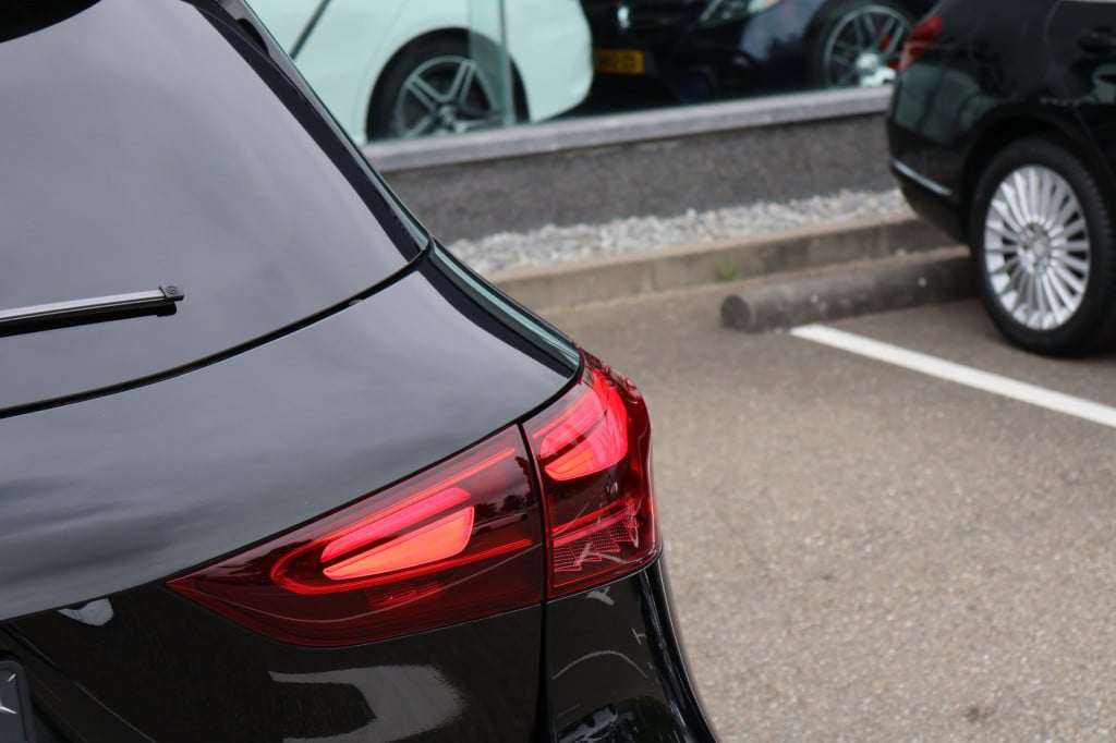 Mercedes-Benz Gla-klasse 250 e edition amg line l facelift l panoramadak l 