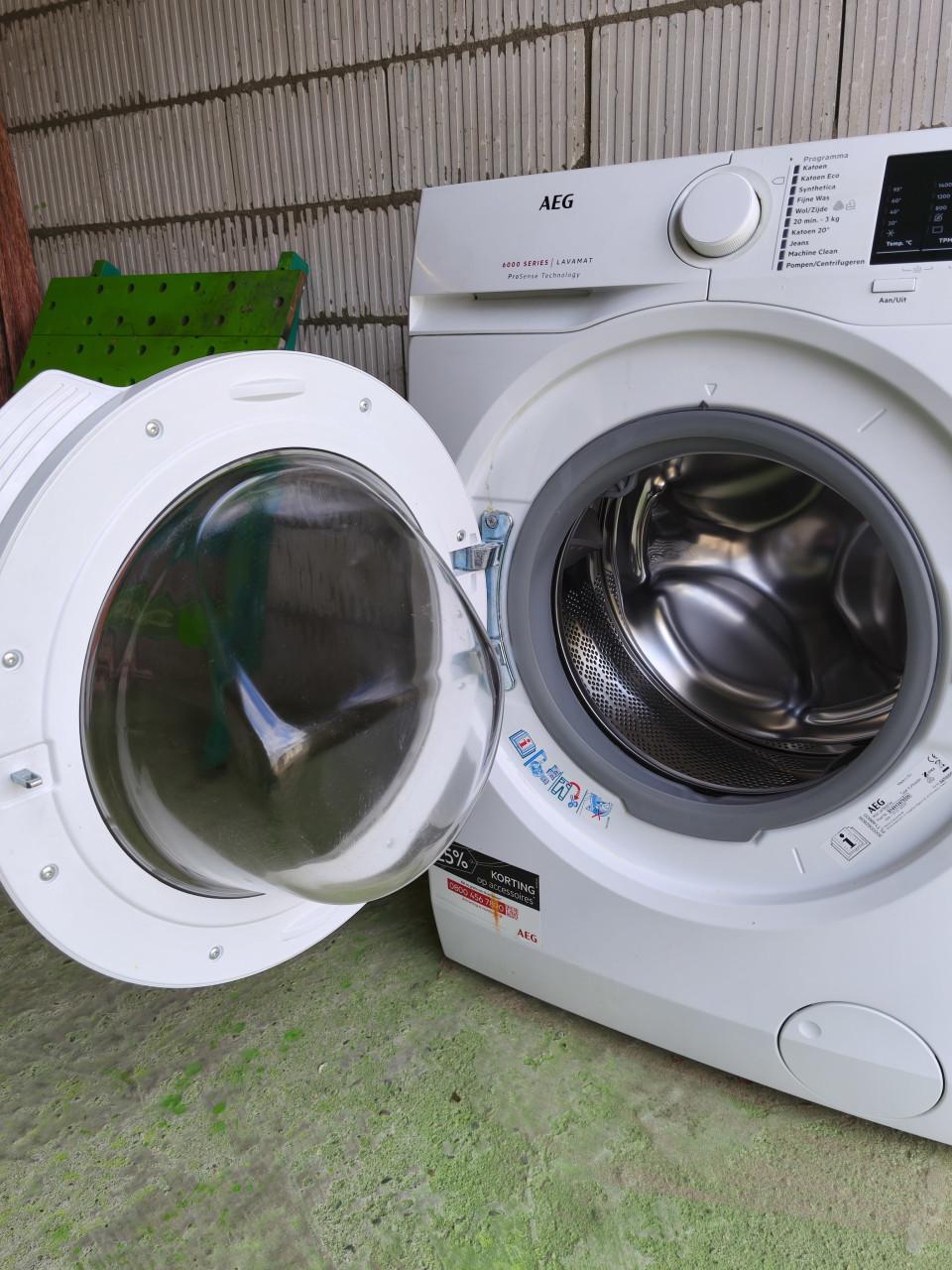 Te koop aangeboden AEG wasmachine.