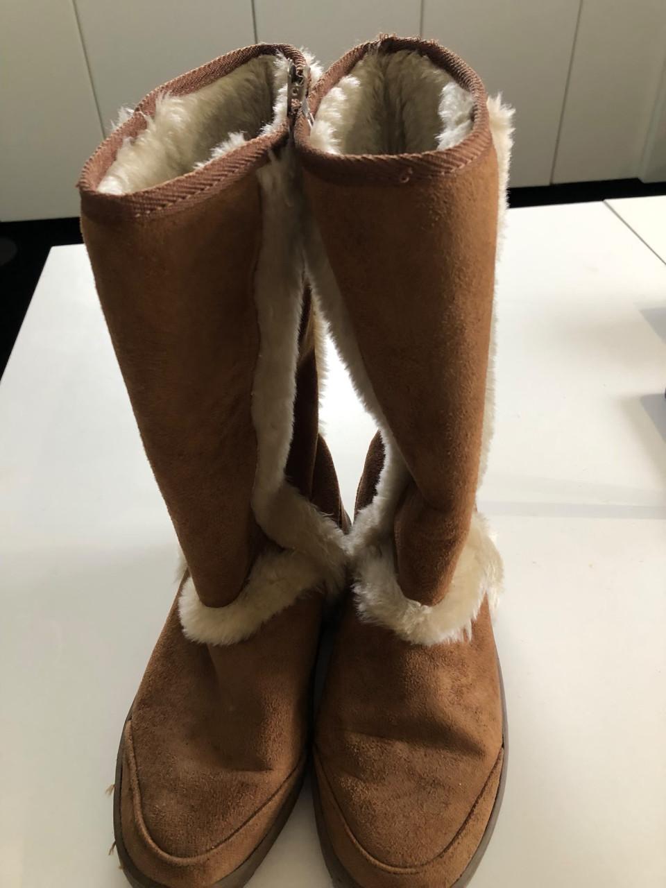 Suede dameslaarzen met bont