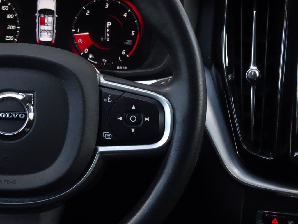 Volvo XC60 2.0 d4 momentum pro | adapt. led | apple carplay/android auto