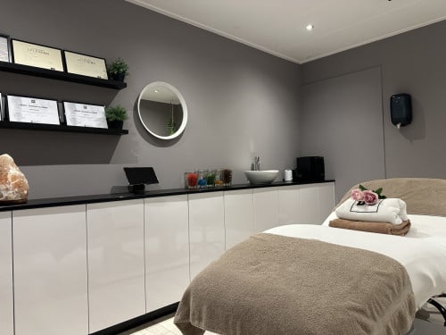 Turn-key salon ruimte te huur