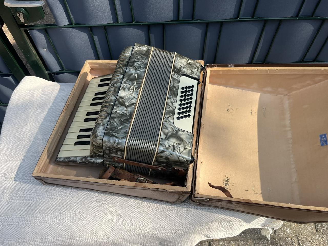 Accordeon Weltmeister VEB Klingenthaler met koffer