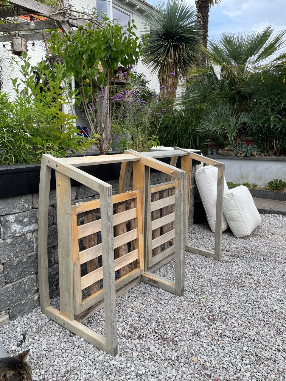Twee IKEA LILLBERG Schommelstoelen