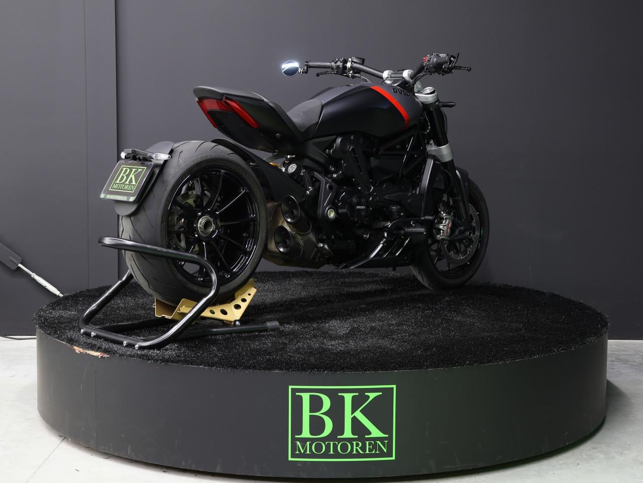 XDIAVEL BLACK STAR | 50st. Gelimiteerd!