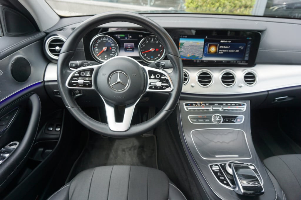 Mercedes-Benz E-Klasse estate 200 premium luxury l panorama dak l massage l