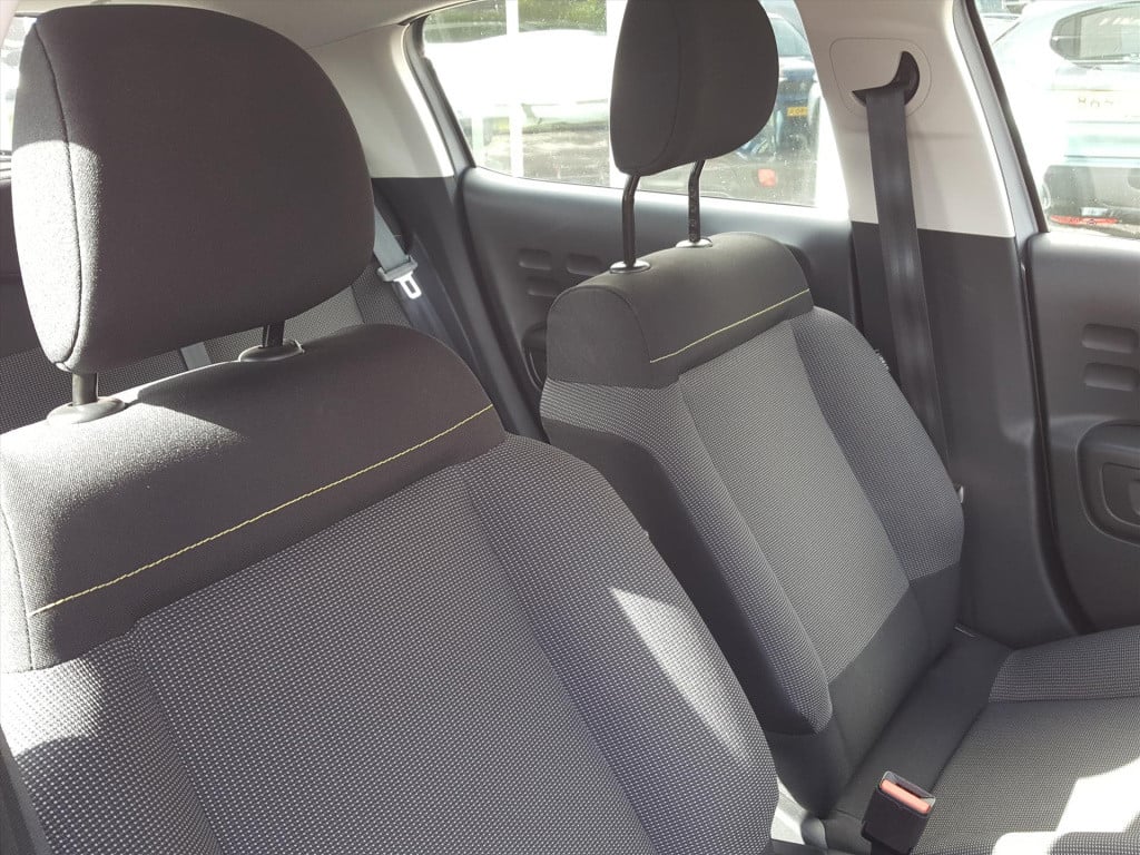 Citroen C3 1.2 puretech 83pk s&s plus navigatie | apple carplay & android a