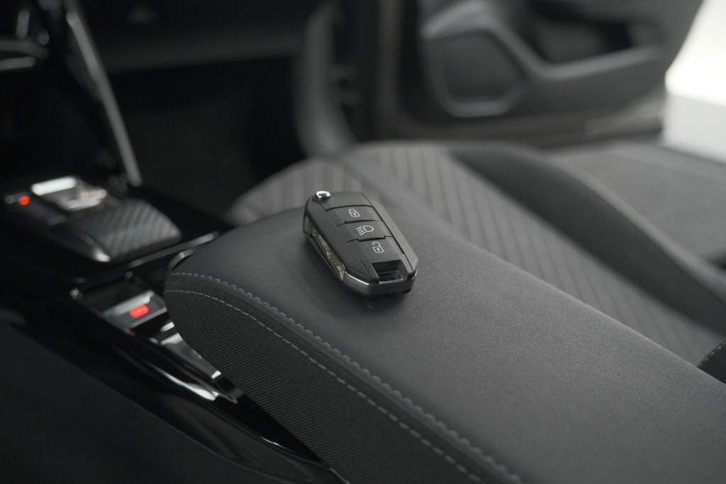 Peugeot 208 hybrid 100 e-dcs6 allure | camera | adaptieve cruise control | 
