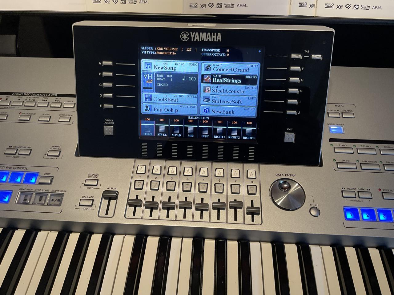 Yamaha Tyros 5 Keyboard