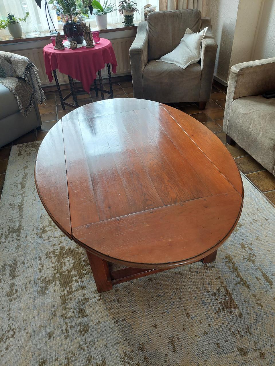 Ovale tafels: 1 salon tafel en 1 eettafel