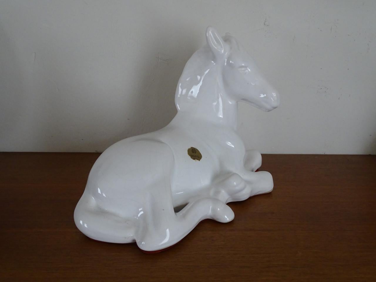 Vintage Delfts Wit plateel Beeld Liggend Paard keramiek