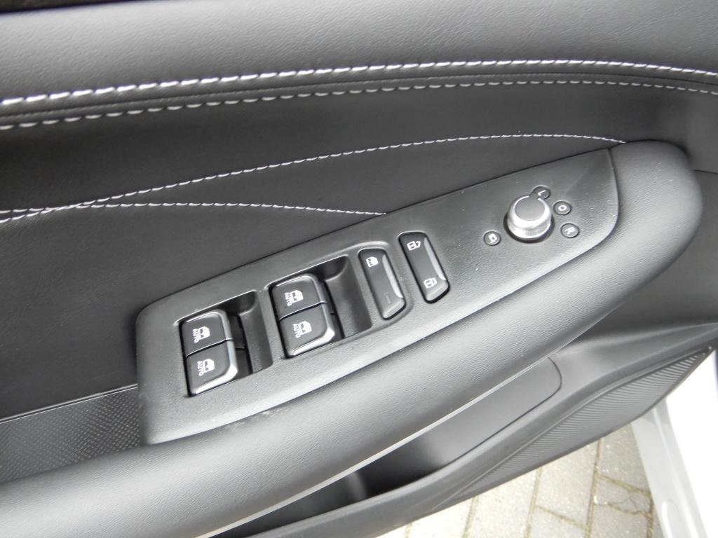 Dfsk E5 Phev 1.5 l2 | 7-persoons | pano | leder | direct leverbaar