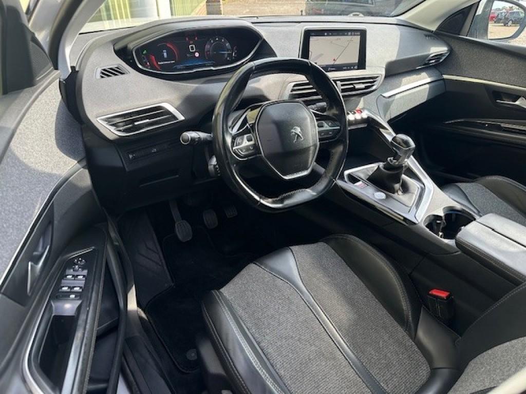 Peugeot 3008 1.2 puretech première