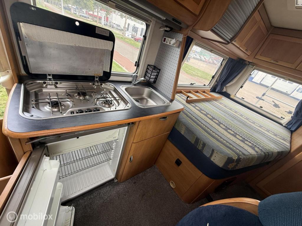 Hymer Onbekend b574 – ruime integraalcamper met vast bed én riant hefbed