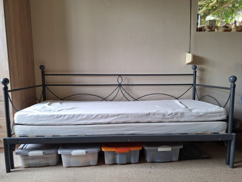 Bed, logeerbed