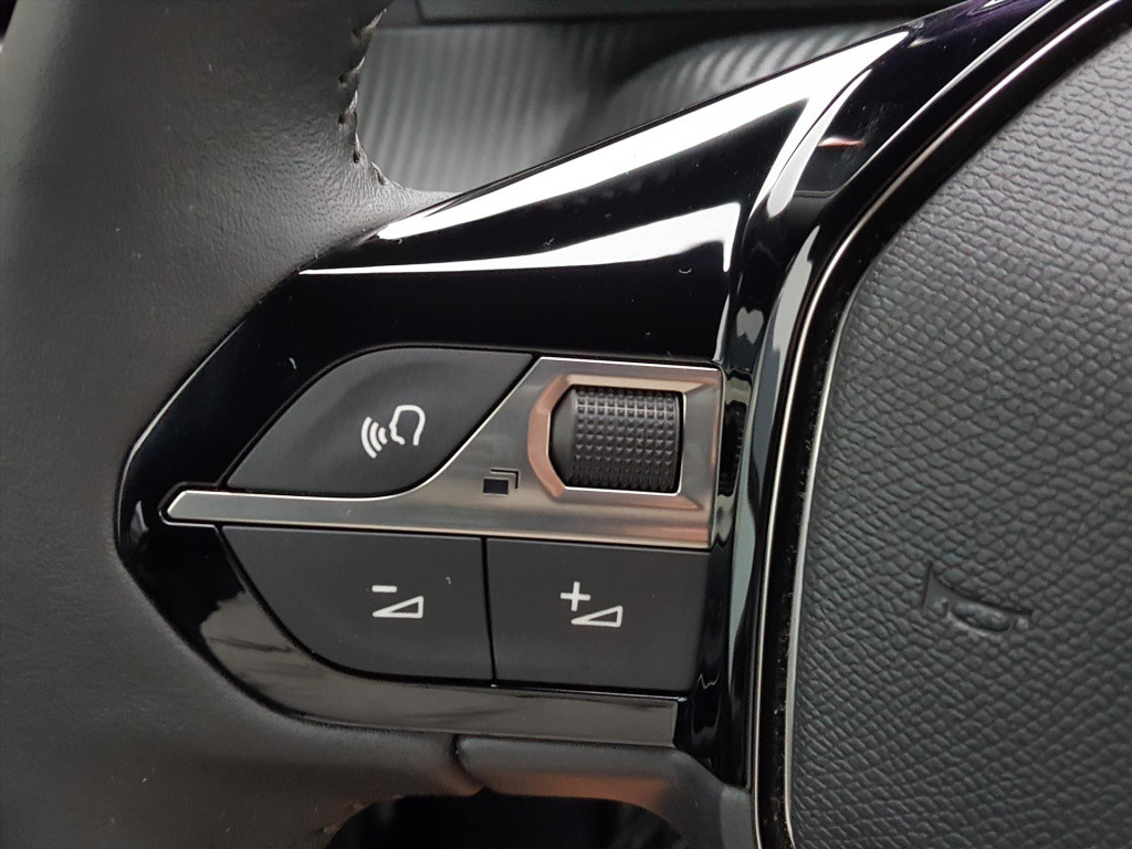 Peugeot 2008 1.2 puretech 100pk allure pack navi | bluetooth | applecarplay