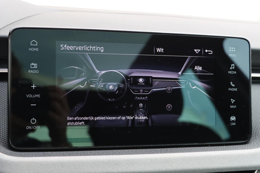 Skoda Scala 1.0 tsi business edition - travel assist