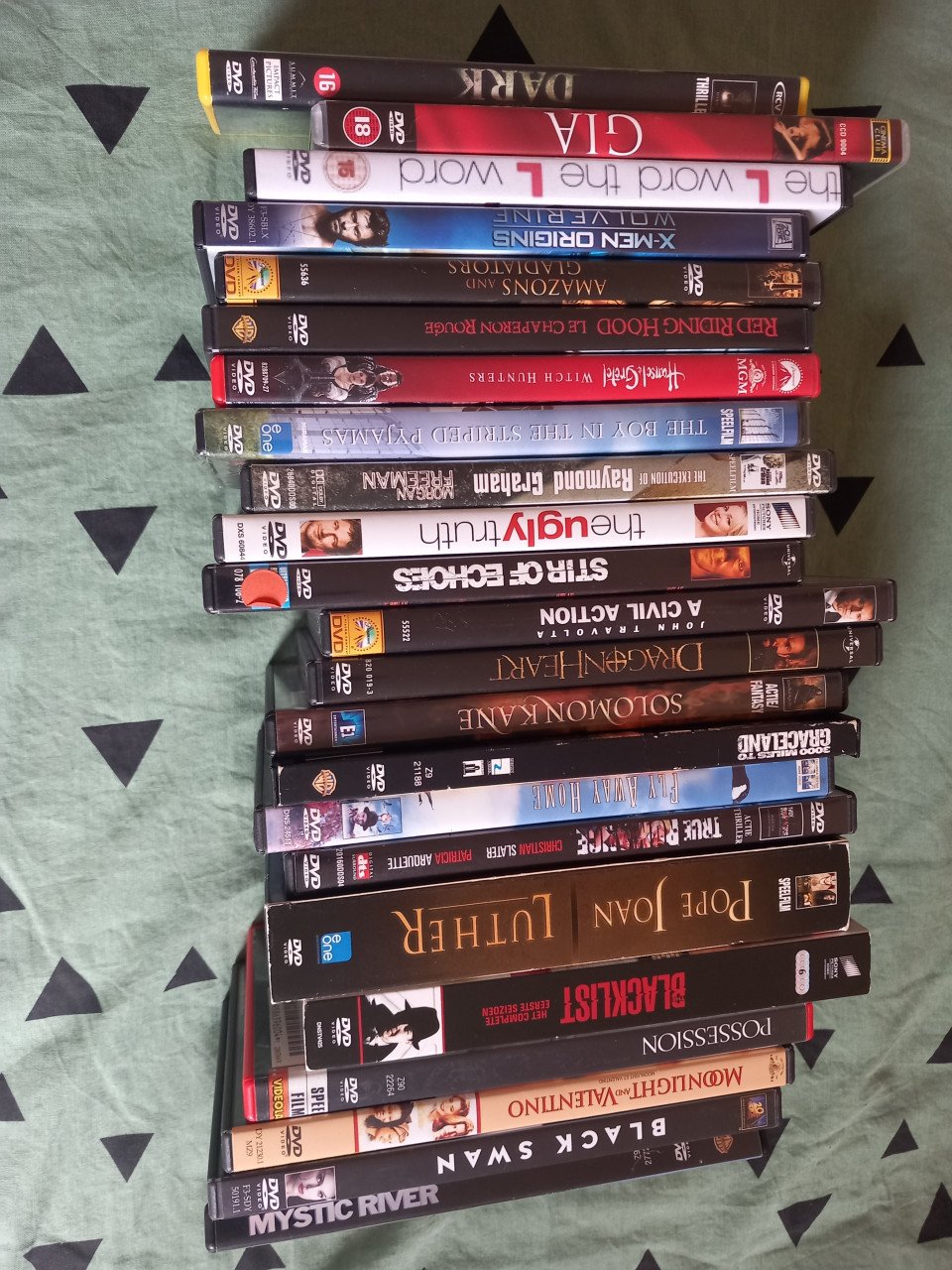 25 dvd's