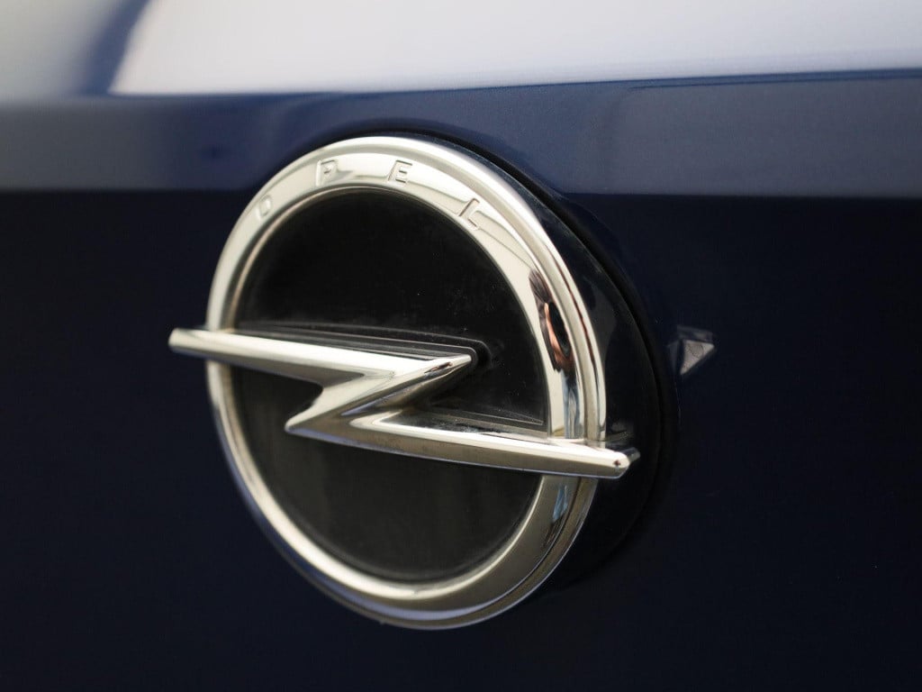Opel Corsa 1.2 gs line | automaat | parkeer sensoren | navigatie | apple ca