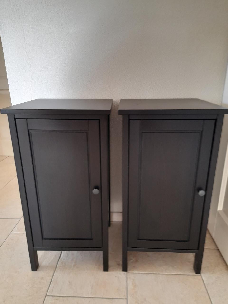 2 Nachtkastjes 39 x 39 x 75H ( in goede staat )