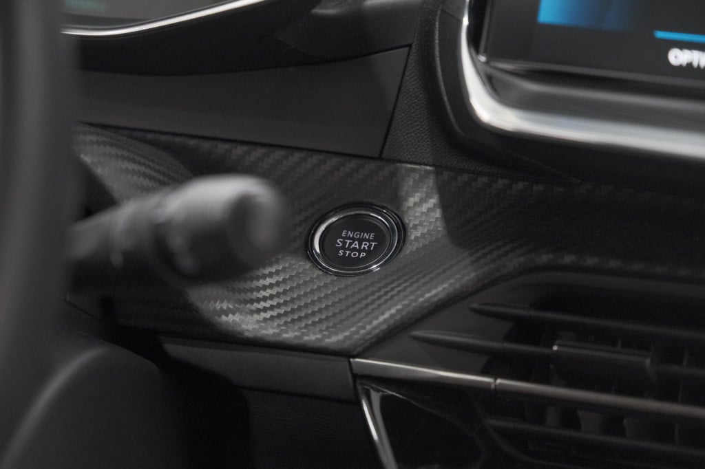 Peugeot 208 puretech 100 eat8 allure pack | camera | navigatie | apple carp
