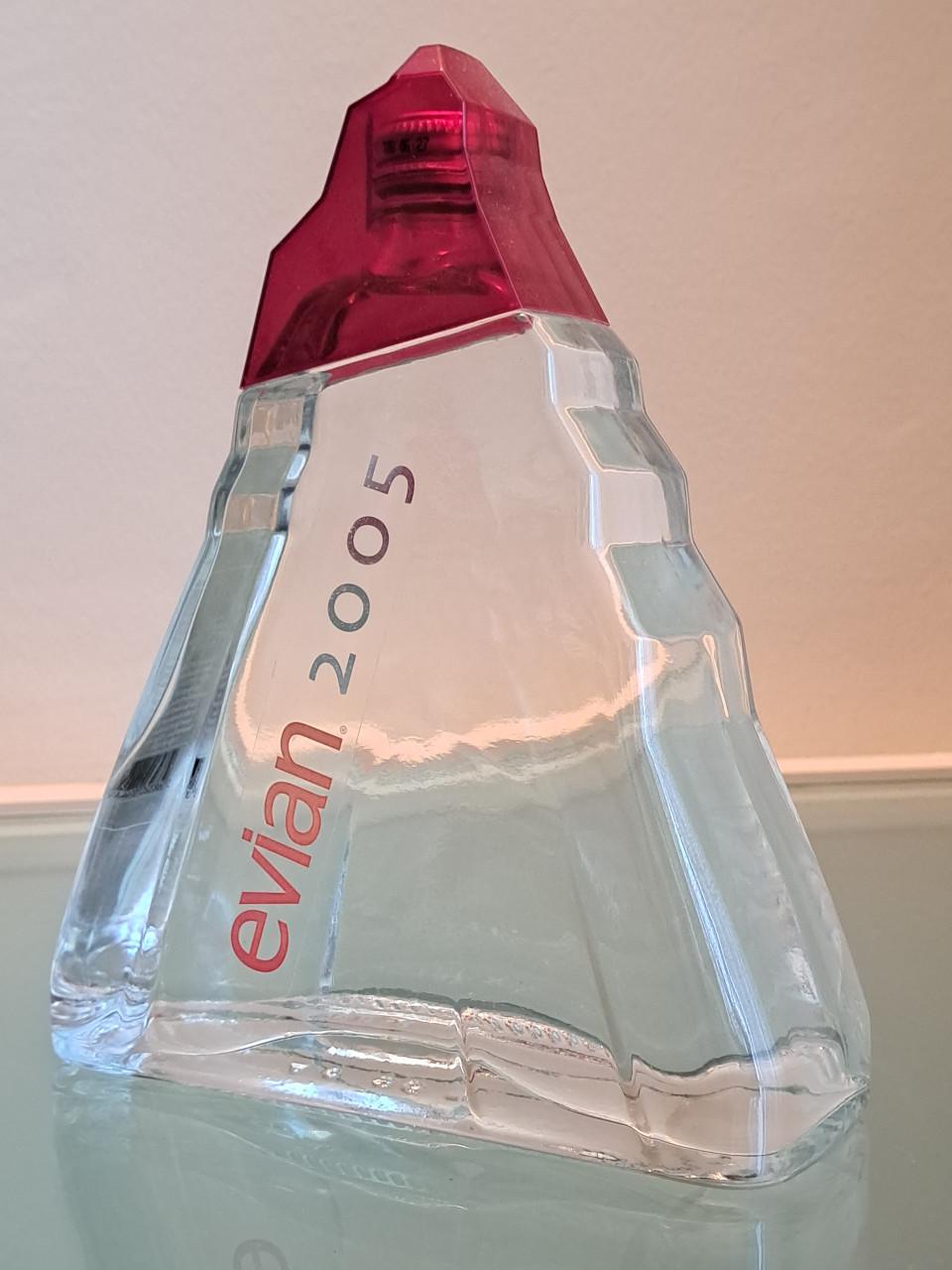 Evian glazen drinkflessen