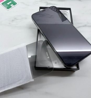 Een hele nette krasvrij! Iphone Apple 12 Pro - 256GB - Accessoires