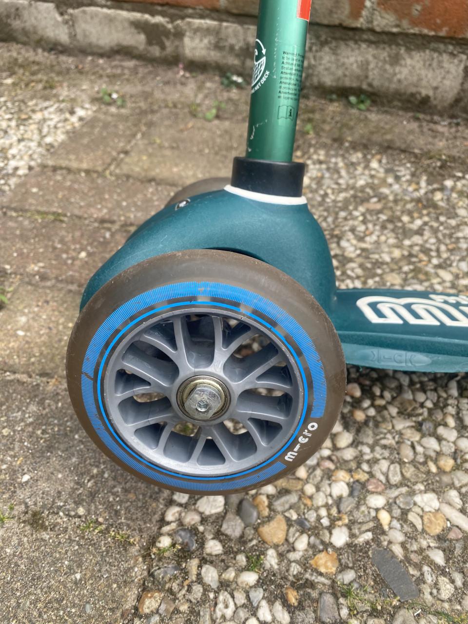 Mini micro eco kinderstep donkergroen