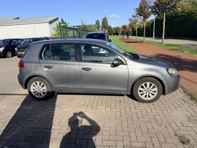 Volkswagen Golf 1.4 tsi comfortline let op ;automaat bak schok en licht hag