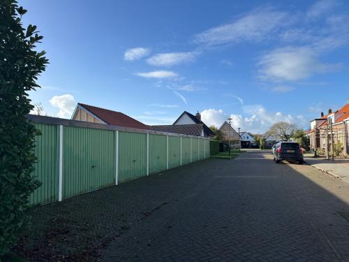 Stalen garagebox in Wemeldinge te huur.