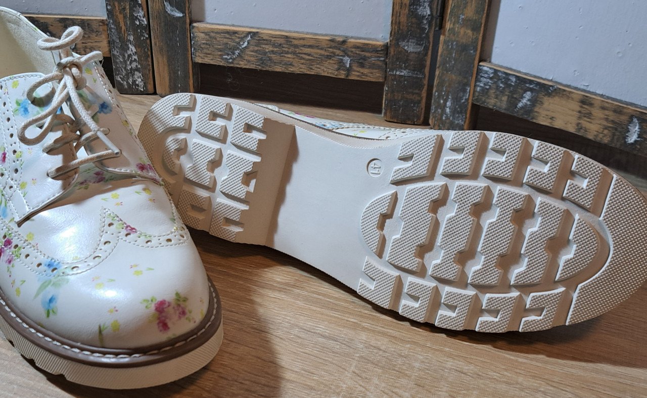 Mooie (z.g.a.n. en nieuwe) schoenen, gypmen, laarzen enz.