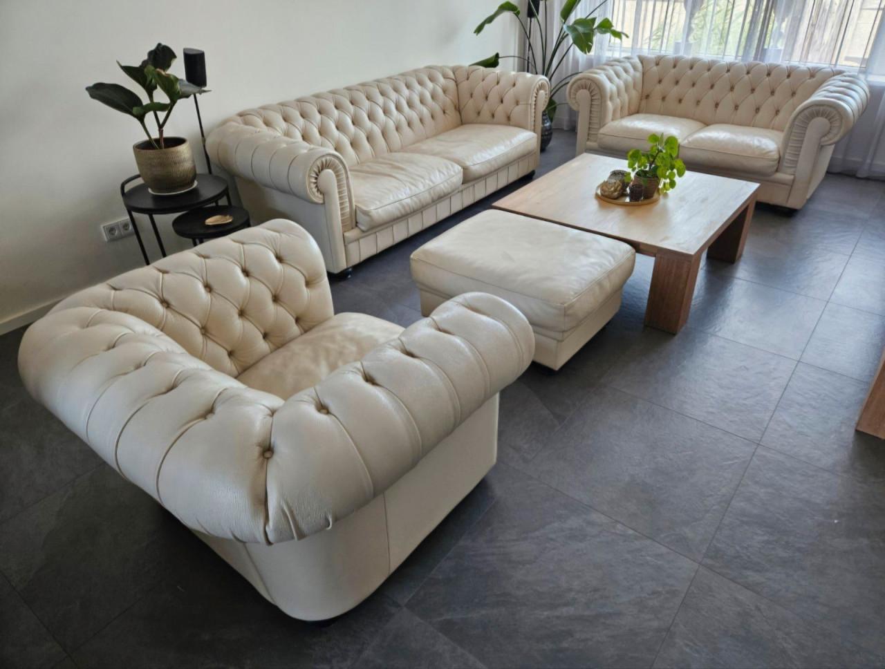 Lederen Natuzzi King (Chesterfield stijl) bankstel + hocker