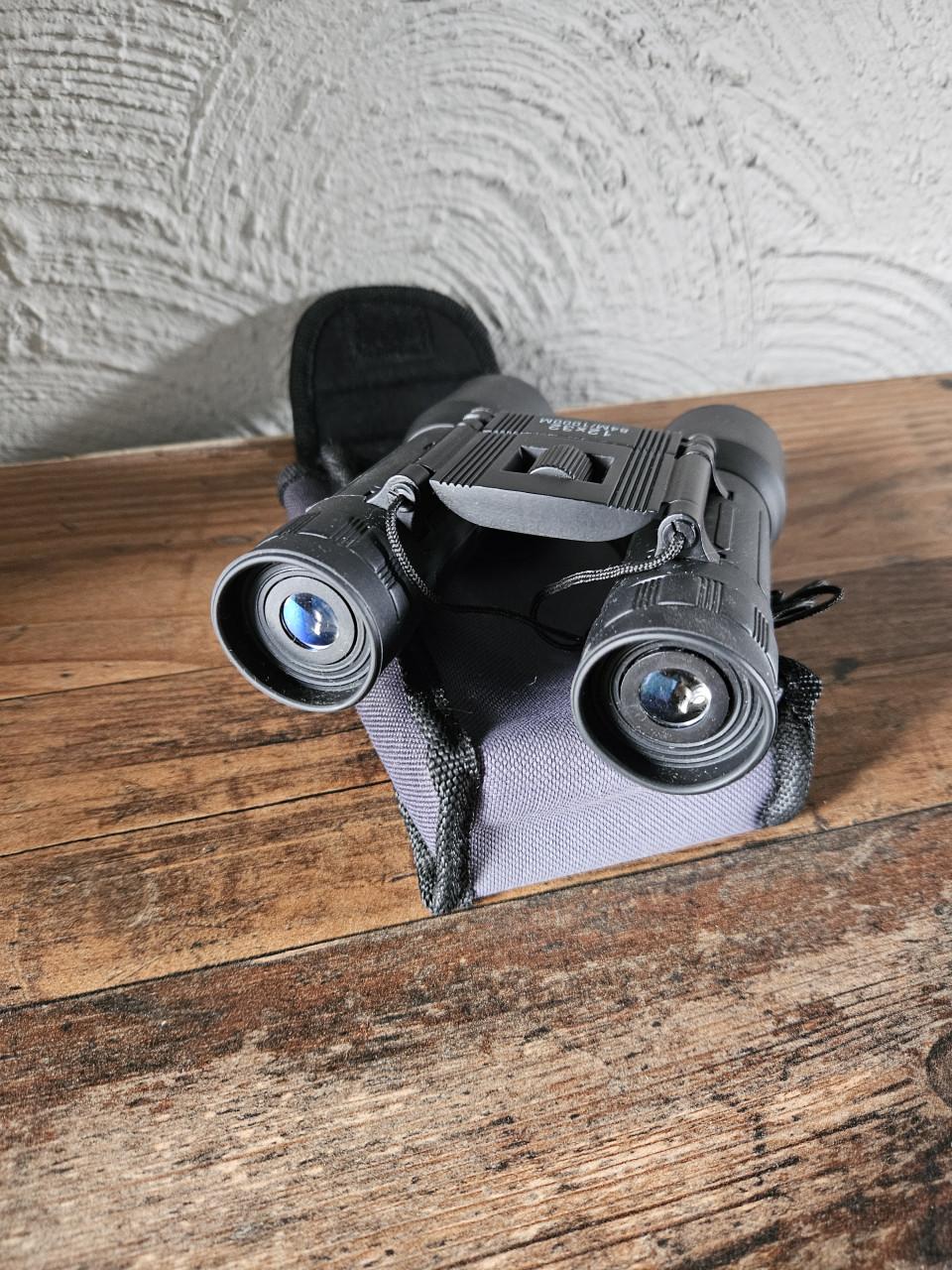 Mooie krachtige rubberen Verrekijker 12x32 met tasje