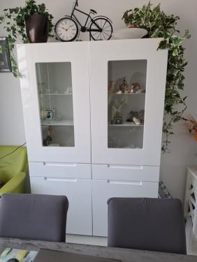Mooie witte zgan kast