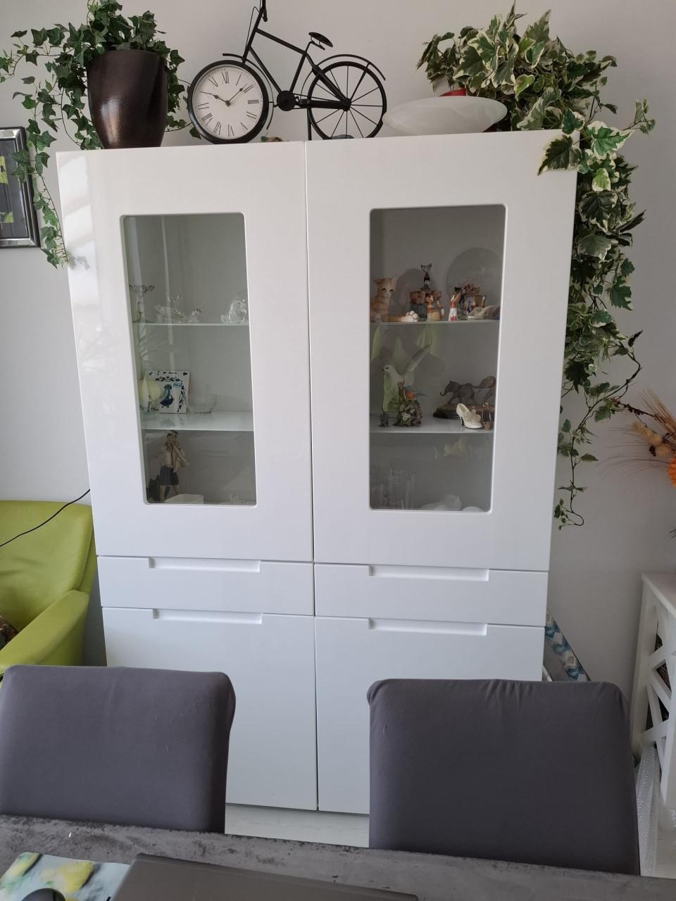 Mooie witte zgan kast