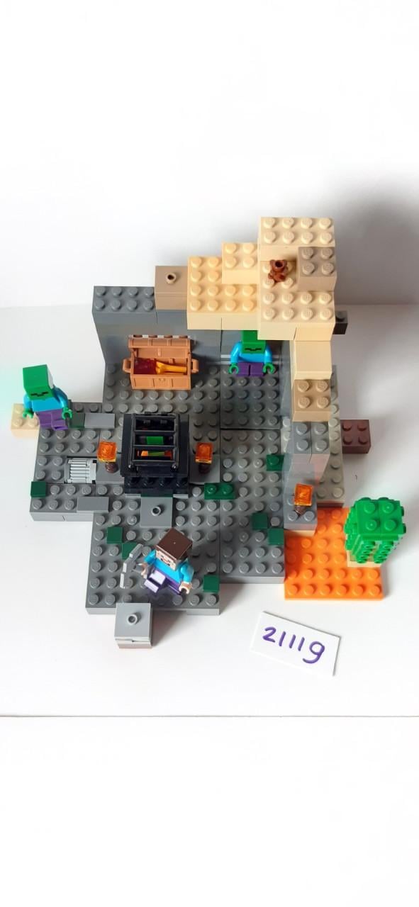 LEGO Minecraft  21119: De Kerker- The Dungeon