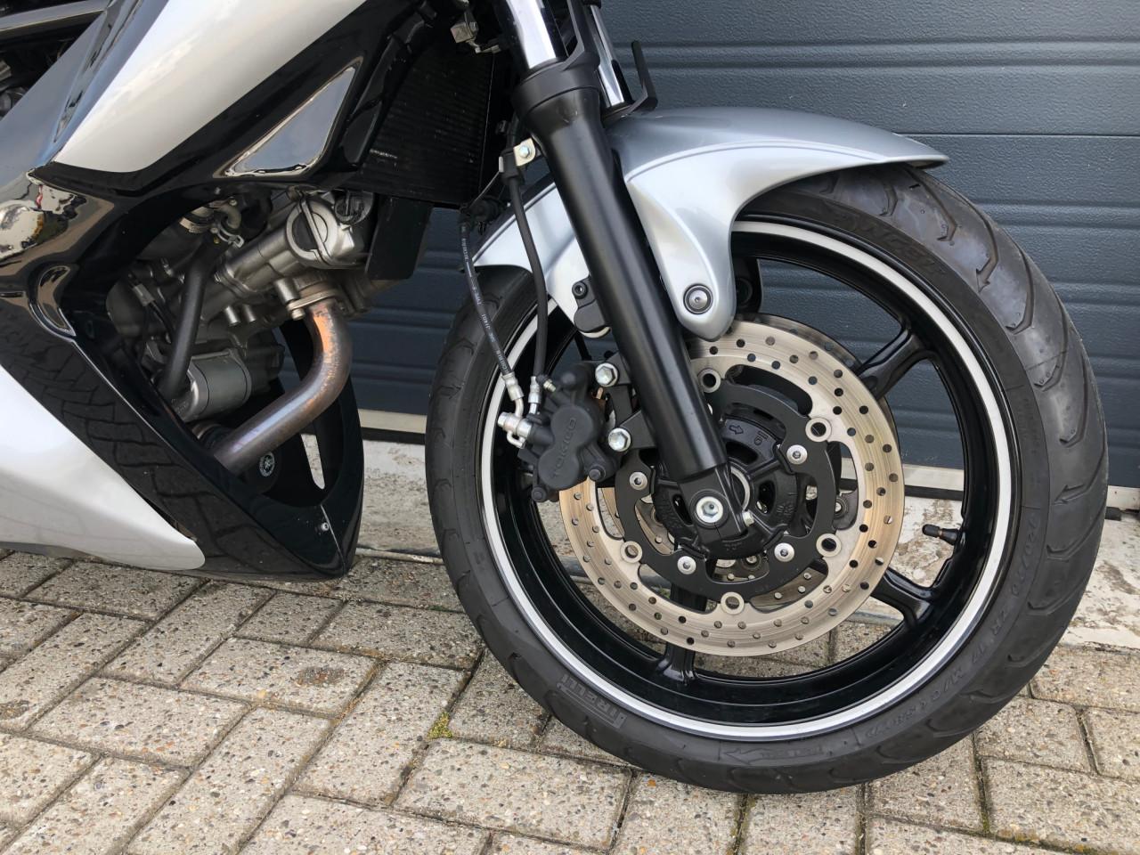 Suzuki SFV650 Gladius uit 2013, 13dkm met ABS, Rijklaar mee €3750,-