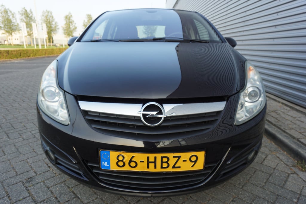Opel Corsa 1.4-16v sport airco / cruise / elektr. ramen / trekhaak / nap