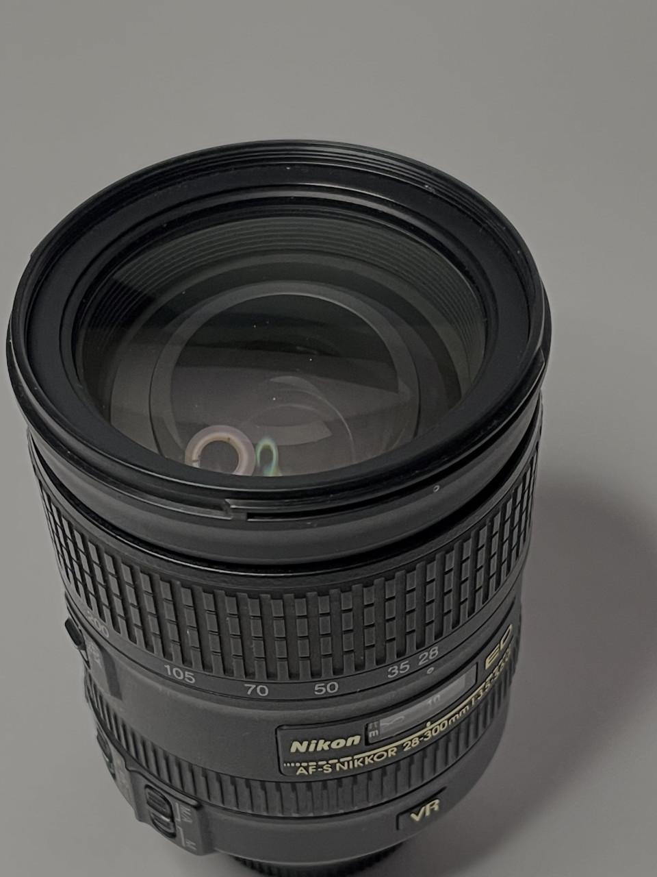 Nikon AF-S 28-300 f/3.5-5.6G ED VR