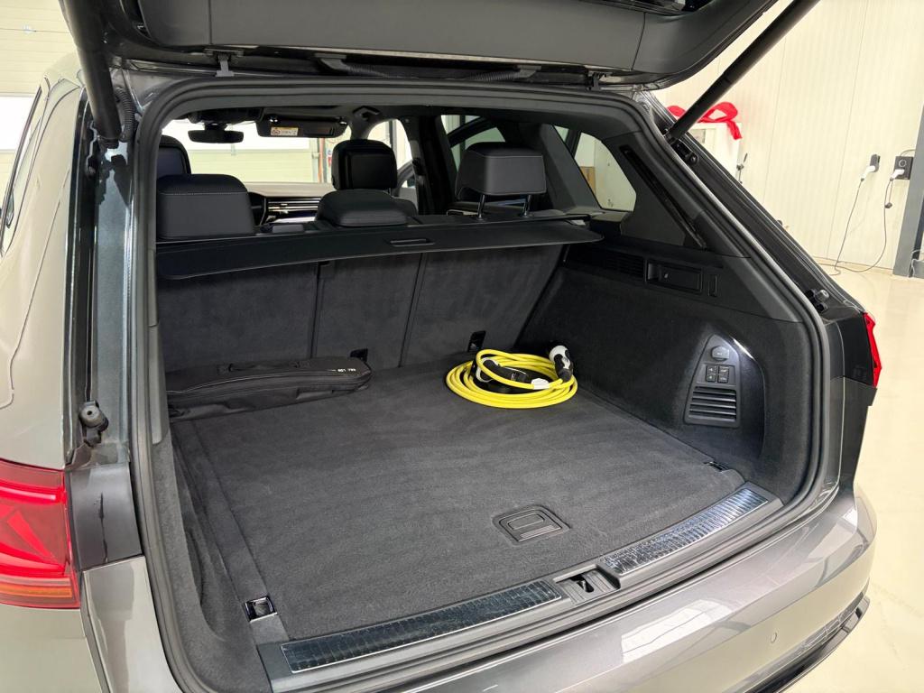 Volkswagen Touareg r 3.0 tsi ehybrid 462pk | luchtvering | pano | trekhaak